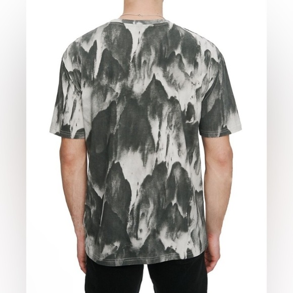 🌸Eleven Paris Skull & Roses Guilty Pleasures Crewneck T-Shirt - Picture 2 of 12